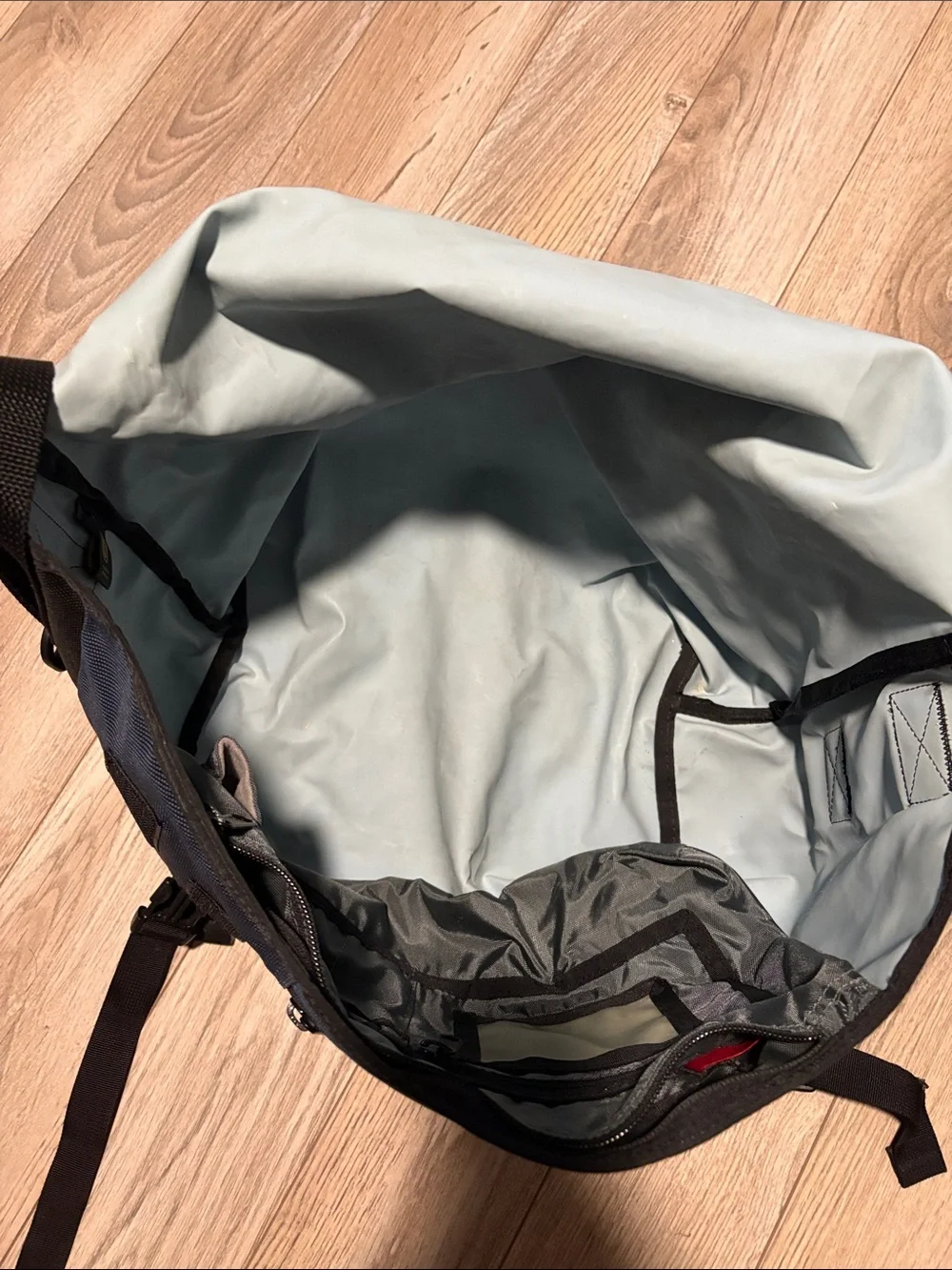 Timbuk2 Blue Two-Tone Messenger Bag with Adjustable Strap - Picture 3 of 9